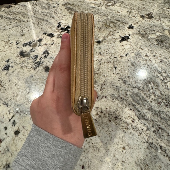 Chanel Caviar Zip Wallet (100% Authentic) - Picture 2 of 8